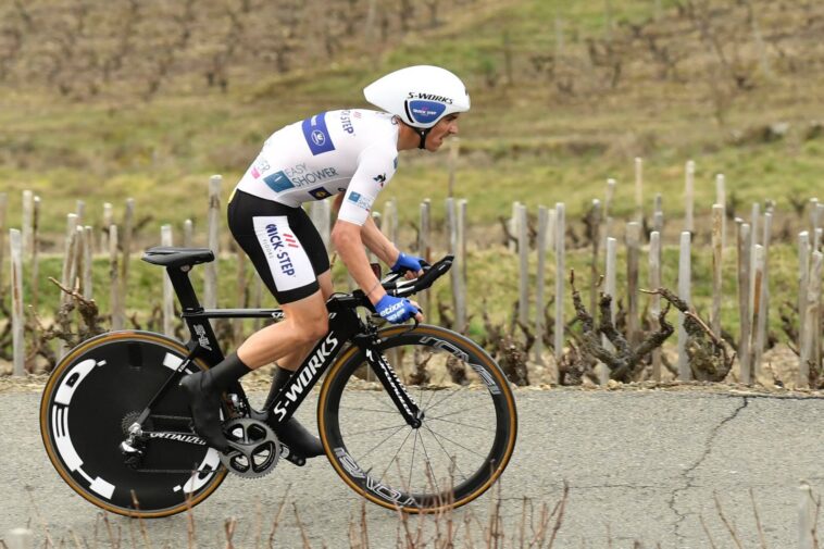 Michael Storer loue Julian Alaphilippe comme 'le coureur le plus crucial' pour sa victoire d'étape à Paris-Nice 7 découvrez comment julian alaphilippe, coureur emblématique, joue un rôle crucial dans l'équipe de storer lors de la célèbre course paris-nice. analyse de sa performance et impact sur la compétition.
