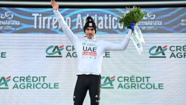découvrez comment ayuso s'est illustré en héros lors du tirreno-adriatico, en captivant les passionnés de cyclisme par ses performances remarquables et son audace sur les routes italiennes.
