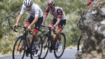 découvrez comment ayuso a triomphé lors de la célèbre volta, marquant un moment mémorable dans le monde du cyclisme avec une performance exceptionnelle et une détermination sans faille.