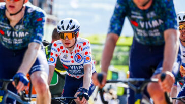 découvrez les derniers détails sur la commotion de vingegaard, ses implications sur sa carrière, et les réactions du monde du cyclisme. restez informés sur l'actualité des compétitions et le rétablissement du champion.