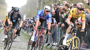 découvrez les temps forts de la e3 saxo classic, où magnus pedersen a brillamment terminé à la 2ème place, suivi de près par jasper stuyven en 5ème position. plongez dans les moments clés de cette course palpitante et analysez les performances des cyclistes lors de cet événement incontournable du calendrier uci.