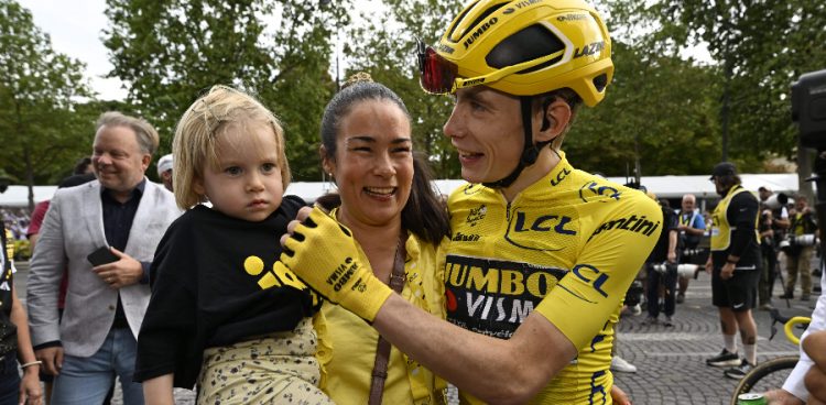 découvrez comment jorgenson a su briller sur le circuit après le retrait de vingegaard, captivant les spectateurs par ses performances impressionnantes et son talent exceptionnel. analyse des moments clés et des implications sur la saison.