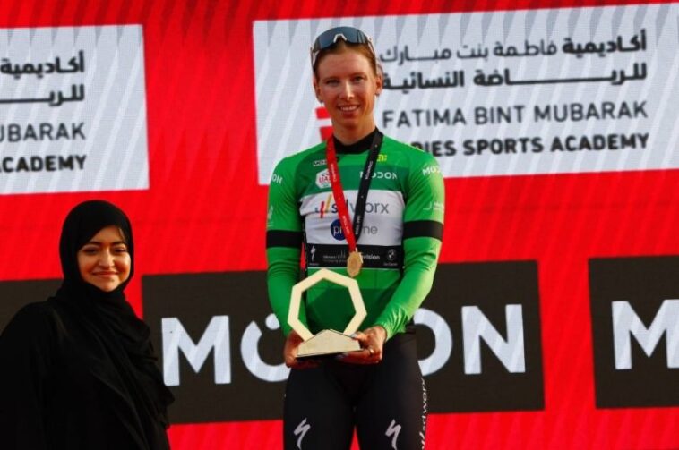 découvrez le parcours exceptionnel de lorena wiebes, la cycliste qui a marqué les esprits avec 100 victoires impressionnantes. plongez dans l'univers du cyclisme féminin et suivez les exploits de cette athlète inspirante.