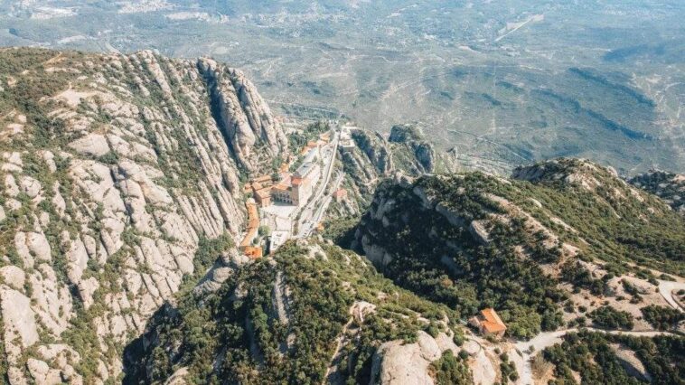 La montée emblématique vers Montserrat, retrouvée dans la Volta à Catalunya après 30 ans d'absence 7 découvrez la majestueuse montée de montserrat, un voyage captivant au cœur des paysages spectaculaires de catalogne. explorez ses sentiers panoramiques, admirez les formations rocheuses uniques et laissez-vous envoûter par la riche histoire spirituelle du monastère, tout en profitant d'une vue imprenable à chaque étape.