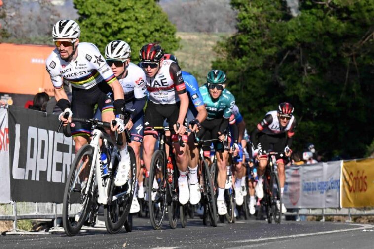 découvrez comment tadej pogačar, le jeune prodige du cyclisme, pourrait briller lors du paris-roubaix 2025. analyse des forces, des stratégies et des aspirations de ce champion face aux pavés mythiques de l'une des courses les plus difficiles au monde.