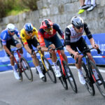 revivez l'exploit de van der poel qui surclasse tadej pogacar lors de la mythique milan-san remo. découvrez les moments forts de cette course palpitante et l'analyse des performances des cyclistes au sommet de leur art.