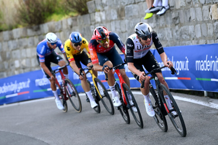 Van der Poel surclasse Pogacar lors d'une Milán-San Remo mémorable 7 revivez l'exploit de van der poel qui surclasse tadej pogacar lors de la mythique milan-san remo. découvrez les moments forts de cette course palpitante et l'analyse des performances des cyclistes au sommet de leur art.