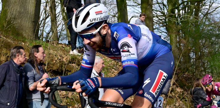covi s'impose avec brio lors de l'étape du giro d'abruzzo, consolidant sa place parmi les meilleurs coureurs. découvrez les moments forts de cette course palpitante et les performances qui ont conduit à sa victoire.