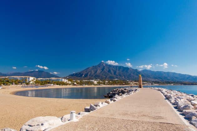 découvrez les défis du cyclisme à marbella, une destination prisée alliant paysages spectaculaires et parcours exigeants. relevez des défis passionnants, que vous soyez un cycliste amateur ou expérimenté, et profitez des panoramas incroyables tout en améliorant vos performances. prêt à pédaler vers l’aventure ?