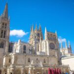 découvrez la passion et l'enthousiasme qui animent burgos, une ville espagnole riche en histoire, culture et gastronomie. explorez ses monuments emblématiques, ses festivals vibrants et laissez-vous séduire par l'accueil chaleureux de ses habitants.