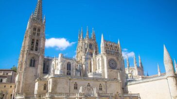 découvrez la passion et l'enthousiasme qui animent burgos, une ville espagnole riche en histoire, culture et gastronomie. explorez ses monuments emblématiques, ses festivals vibrants et laissez-vous séduire par l'accueil chaleureux de ses habitants.