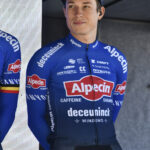 Le classique qui me correspond le mieux : Jasper Philipsen vise un podium au Paris-Roubaix malgré des inquiétudes suite à sa chute 25 découvrez comment jasper philipsen, après une chute inattendue, vise le podium de la mythique course paris-roubaix. suivez son parcours et sa détermination à surmonter les défis sur cette route pavée emblématique.