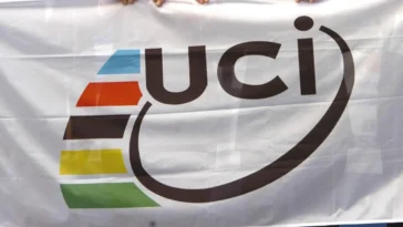découvrez les récentes manifestations de mécontentement parmi les cyclistes au sein de l'uci, ainsi que les enjeux et perspectives qui en découlent. plongez dans les défis auxquels fait face le cyclisme compétitif et les revendications des athlètes.