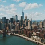 plongez dans l'ambiance vibrante de new york, où chaque coin de rue déborde d'énergie et de possibilités. découvrez les dernières tendances, événements et incontournables de la ville qui ne dort jamais. new york démarre bien, et vous ne voudrez pas manquer l'occasion de vivre cette aventure unique !