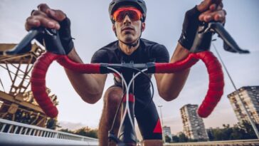 découvrez nos conseils essentiels pour rouler vite et confortablement sur le célèbre parcours de paris-roubaix. optimisez votre équipement, améliorez votre endurance et apprenez les techniques de conduite pour profiter pleinement de cette classique incontournable du cyclisme.
