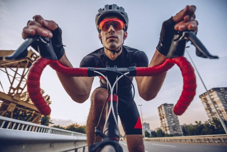 leçons à tirer de Paris-Roubaix pour rouler plus vite et avec plus de confort à vélo 7 découvrez nos conseils essentiels pour rouler vite et confortablement sur le célèbre parcours de paris-roubaix. optimisez votre équipement, améliorez votre endurance et apprenez les techniques de conduite pour profiter pleinement de cette classique incontournable du cyclisme.