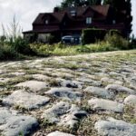 Van der Poel, Pogačar, Van Aert et Pedersen en quête de la gloire des pavés à Paris-Roubaix 25 découvrez l'histoire fascinante des pavés du paris-roubaix, ces célèbres morceaux de route qui ont forgé la légende de cette course mythique. plongez dans l'univers du cyclisme et explorez l'impact de ces pavés sur les performances des coureurs.