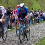 découvrez les images fascinantes de la course mythique paris-roubaix, capturant l'intensité des coureurs, le pavé emblématique et l'atmosphère unique de cet événement mythique du cyclisme. plongez dans le cœur de cette épreuve légendaire à travers notre galerie de photos inoubliables.