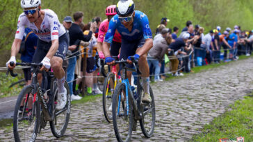 découvrez les images fascinantes de la course mythique paris-roubaix, capturant l'intensité des coureurs, le pavé emblématique et l'atmosphère unique de cet événement mythique du cyclisme. plongez dans le cœur de cette épreuve légendaire à travers notre galerie de photos inoubliables.
