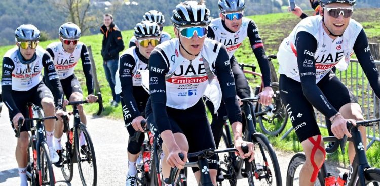 découvrez l'analyse de la performance de tadej pogacar lors de la classique de liège, marquée par l'absence de son rival principal, christen. une course captivante qui met en lumière les défis et les stratégies du coureur slovène dans un contexte inédit.
