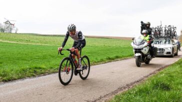 découvrez comment tadej pogačar s'empare de la victoire lors de l'amstel gold race, démontrant son talent et sa stratégie sur ce parcours exigeant. ne manquez pas les temps forts de cette course captivante !