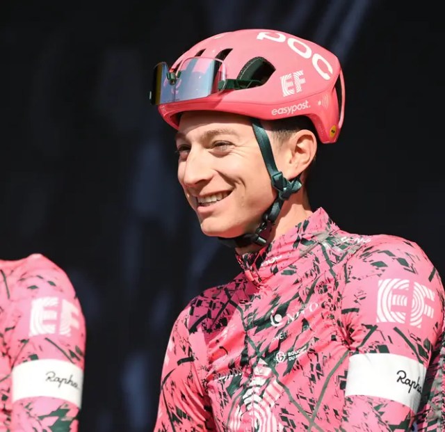 découvrez comment powless a su triompher face à l'équipe visma dans une course palpitante, marquant un tournant décisif de la saison. plongez dans les détails de cette victoire impressionnante et l'impact qu'elle aura sur le classement.