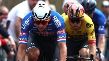 découvrez l'analyse de la performance de mathieu van der poel lors de la difficile épreuve de roubaix. plongez dans les défis rencontrés par le champion et les enjeux de cette course emblématique.