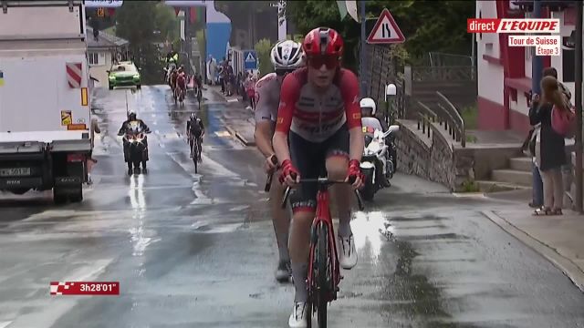 découvrez comment skjelmose a réussi à surprendre pogacar et evenepoel lors de l'amstel gold race, une course palpitante où les stratégies et les performances des cyclistes ont tenu le public en haleine.