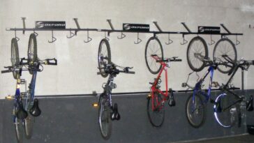 découvrez nos astuces et conseils pour suspendre efficacement votre vélo. que ce soit pour le stockage ou l'entretien, apprenez à optimiser l'espace et à prendre soin de votre deux-roues.