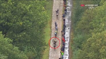 vidéo | Wout van Aert évite de justesse une chute lors de la reconnaissance du Paris-Roubaix à Arenberg à cause d'un pneu crevé 9 découvrez comment wout van aert a brillamment évité une chute lors de l'étape emblématique d'arenberg. un moment décisif qui illustre sa maîtrise et sa détermination dans les compétitions de cyclisme.