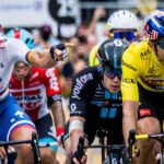 Wout van Aert met enfin son destin ce printemps : 'Lorsqu'il est monté dans le bus, il était ravi d'avoir remporté le sprint pour la 4ème place 24 van aert exprime sa joie après un sprint palpitant, soulignant sa détermination et sa passion pour le cyclisme. découvrez ses impressions et son analyse sur cette course exceptionnelle.