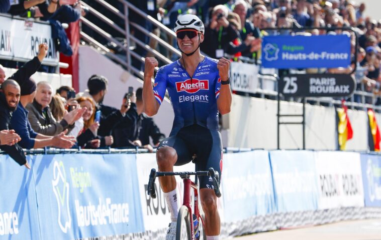La détermination de la paris-roubaix 2025 : van der poel triomphe face à pogacar 7 découvrez comment mathieu van der poel a triomphé à paris-roubaix 2025, révélant son talent exceptionnel et sa détermination sur les pavés légendaires. une course mémorable pleine de rebondissements et d'émotions.