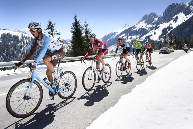 Brennan réalise une course formidable et s'impose sur une étape du Tour de Romandie, prenant ainsi la tête du classement 7 découvrez comment brennan a réalisé une performance remarquable en remportant une étape du tour de romandie, un événement phare du cyclisme. suivez les moments forts de cette course captivante et l'impact de cette victoire sur sa carrière.