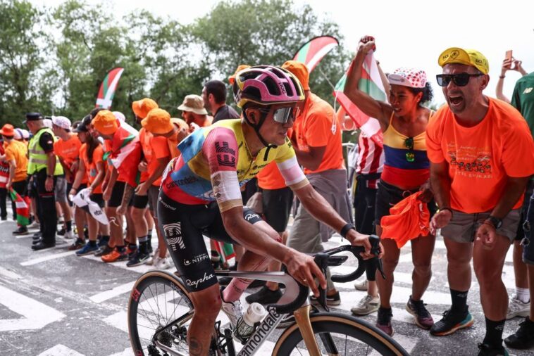 Carapaz : "Nous étions tous dans le rouge 7 découvrez les défis passionnants rencontrés par richard carapaz, cycliste de renom, alors qu'il affronte une période difficile dans sa carrière. suivez son parcours et les enjeux qui l'entourent.