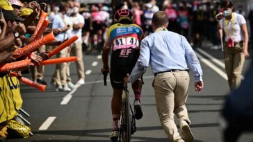 richie carapaz s'impose lors de l'étape 11 du giro, tandis que le coureur del toro conserve son maillot rose. découvrez les moments forts de cette étape palpitante et les enjeux du classement général.