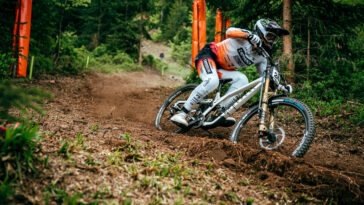 découvrez les derniers résultats de la coupe dh 2025 à bielsko. restez informé sur les performances des coureurs, les classements et les moments forts de cet événement spectaculaire.