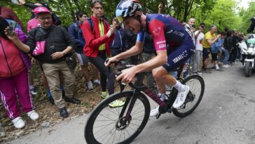 découvrez le rôle crucial du défenseur latéral au sein de l'équipe du giro, alliant vitesse, technique et stratégie pour sécuriser les flancs et soutenir l'attaque. plongez dans l'univers de ce poste clé et son impact déterminant sur le jeu.