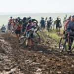 Tom Dumoulin et David Millar apportent leur curiosité, loin de la pression, aux courses de gravel Unbound 25 découvrez l'aventure captivante de dumoulin et millar qui plongent dans l'univers du gravel unbound. suivez leur parcours à travers des paysages magnifiques et des défis de taille lors de cette course emblématique. préparez-vous à être inspiré par leur passion et leur détermination dans ce sport en pleine expansion.