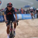 découvrez le parcours passionnant d'egan bernal alors qu'il vise la maglia rosa lors du giro d'italia. suivez l'ambition et les défis du champion colombien dans sa quête pour conquérir le prestigieux maillot rose, symbole de l'excellence du cyclisme.
