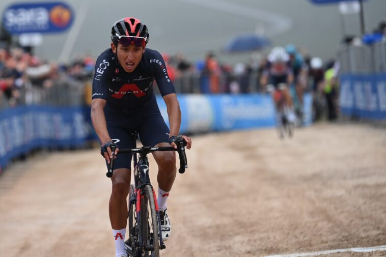 découvrez le parcours passionnant d'egan bernal alors qu'il vise la maglia rosa lors du giro d'italia. suivez l'ambition et les défis du champion colombien dans sa quête pour conquérir le prestigieux maillot rose, symbole de l'excellence du cyclisme.