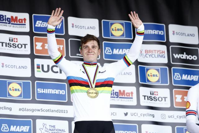 Evenepoel s'impose avec brio lors du contre-la-montre de Romandie 7 remco evenepoel s'impose lors du contre-la-montre de la romandie, démontrant une fois de plus son talent exceptionnel et sa maîtrise du chrono. découvrez les moments forts de cette compétition palpitante et le parcours impressionnant du jeune prodige belge.