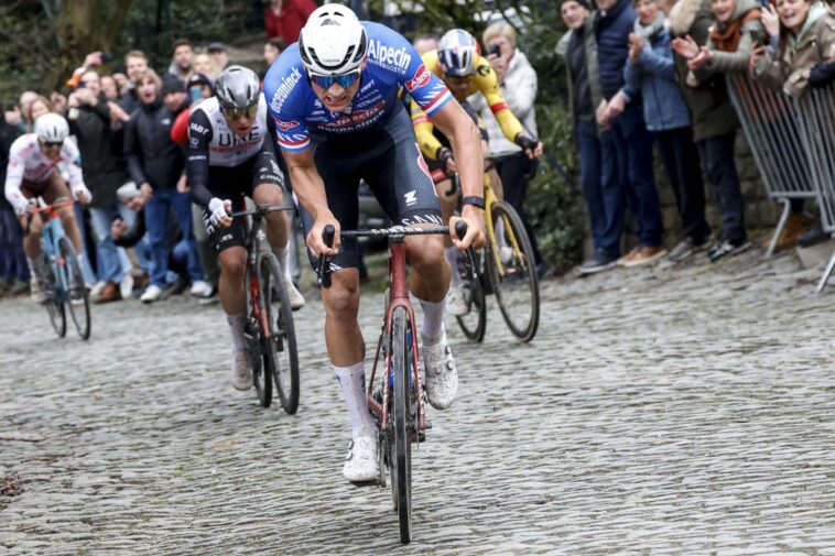 découvrez les moments clés du giro avec la victoire impressionnante de pedersen et les nouvelles préoccupantes concernant landa, blessé lors de la course. plongez dans l'analyse de cette étape palpitante et de ses conséquences sur le classement général.