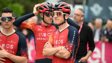 découvrez comment ineos se distingue au giro avec les performances impressionnantes d'egan bernal et d'aan arensman. analyse des stratégies, des défis et des moments forts de ces coureurs au sein de l'équipe. suivez leur parcours vers la victoire dans cette prestigieuse course cycliste.
