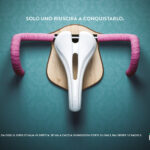 un nouveau groupe Campagnolo, trois casques inédits et une multitude de technologies pour le contre-la-montre : toutes les innovations techniques du Giro d'Italia lors de la Grande Partenza 24 découvrez les dernières innovations du giro d'italia qui révolutionnent le monde du cyclisme. explorez les avancées technologiques, les nouveaux équipements et les initiatives écologiques qui font du giro un événement incontournable pour les passionnés de vélo.