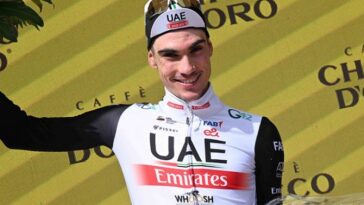 découvrez la carrière fascinante de juan ayuso à travers une sélection d'images captivantes. explorez son parcours, ses exploits sur le vélo et les moments forts qui font de lui un des espoirs du cyclisme moderne.