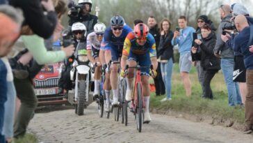 découvrez le parcours incroyable de mads pedersen au giro 2025, où il a brillamment conquis le maillot rose. plongez dans les moments forts de cette victoire mémorable et suivez son ascension dans le monde du cyclisme.