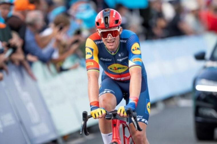 Pedersen remporte la maglia rosa en Albanie suite à l'abandon malheureux de Landa 7 découvrez comment pedersen a triomphé en albanie dans une performance remarquable. retour sur les moments forts de cette victoire et les enjeux de cette compétition.