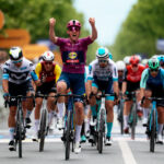 Pedersen remporte à nouveau le sprint et reprend le maillot rose 24 découvrez comment pedersen réinvente le rose dans sa nouvelle collection, alliant élégance et modernité. suivez les tendances et les inspirations de cette saison avec un regard frais sur cette couleur emblématique.
