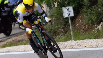 découvrez les performances remarquables de primož roglič et juan ayuso au giro d'italia, deux coureurs qui s'affrontent pour le maillot rose. plongez dans l'univers captivant de la course à étapes et suivez leurs stratégies, leurs exploits et leur passion sur le chemin des sommets.