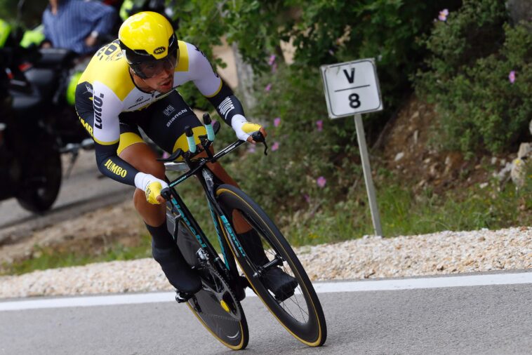 Roglic et Ayuso, les vedettes du Giro à Tirana 7 découvrez les performances remarquables de primož roglič et juan ayuso au giro d'italia, deux coureurs qui s'affrontent pour le maillot rose. plongez dans l'univers captivant de la course à étapes et suivez leurs stratégies, leurs exploits et leur passion sur le chemin des sommets.